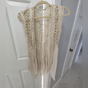 Pretty crocheted vest S/M vintage looking